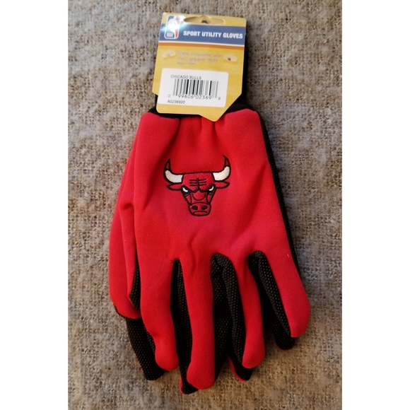 NBA BULLS SPORT UTILITY GLOVES - Picture 2 of 6